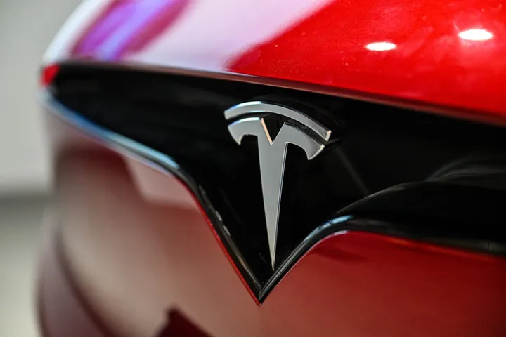 Tesla's Cameras Catch Vandal in the Act at Los Gatos Parking Lot