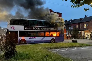 Headingley Chaos: Police Seal Otley Road, Evacuate Buses in Ongoing Incident
