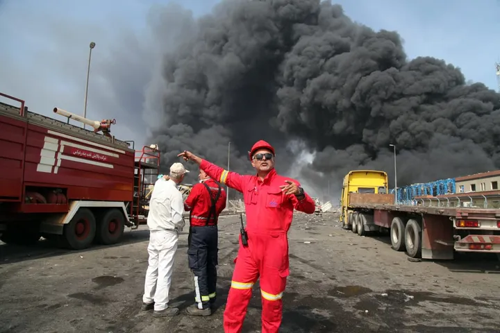 Massive Explosion Rocks Iranian Port, Killing 25 and Injuring Hundreds