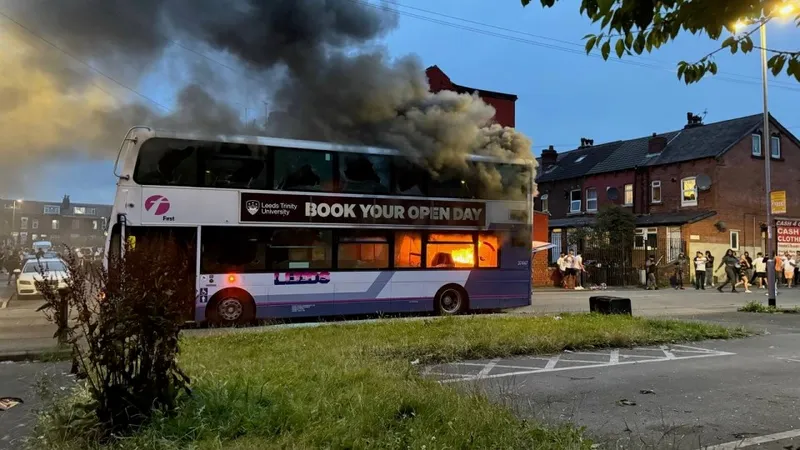 Headingley Chaos: Police Seal Otley Road, Evacuate Buses in Ongoing Incident